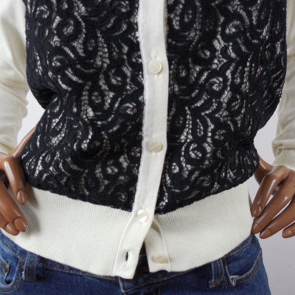 ANN TAYLOR Top M Knit Cardigan Button Down Front Ivory Black Embroidery Lace - Picture 7 of 12
